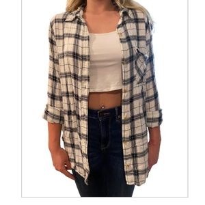 Abercrombie button up shirt, black and white size medium